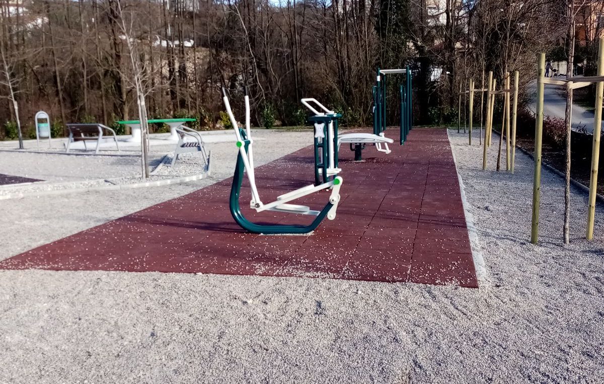 Počela izgradnja novog dječjeg igrališta u Viškovu; u Pešćićićima postavljene fitness sprave