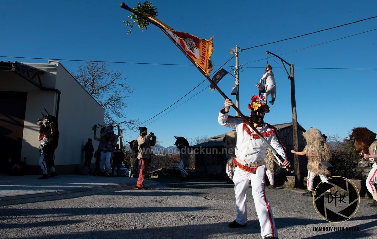 [FOTO/VIDEO] Halubajski zvončari održali tradicionalni pohod na Pusnu nedeju