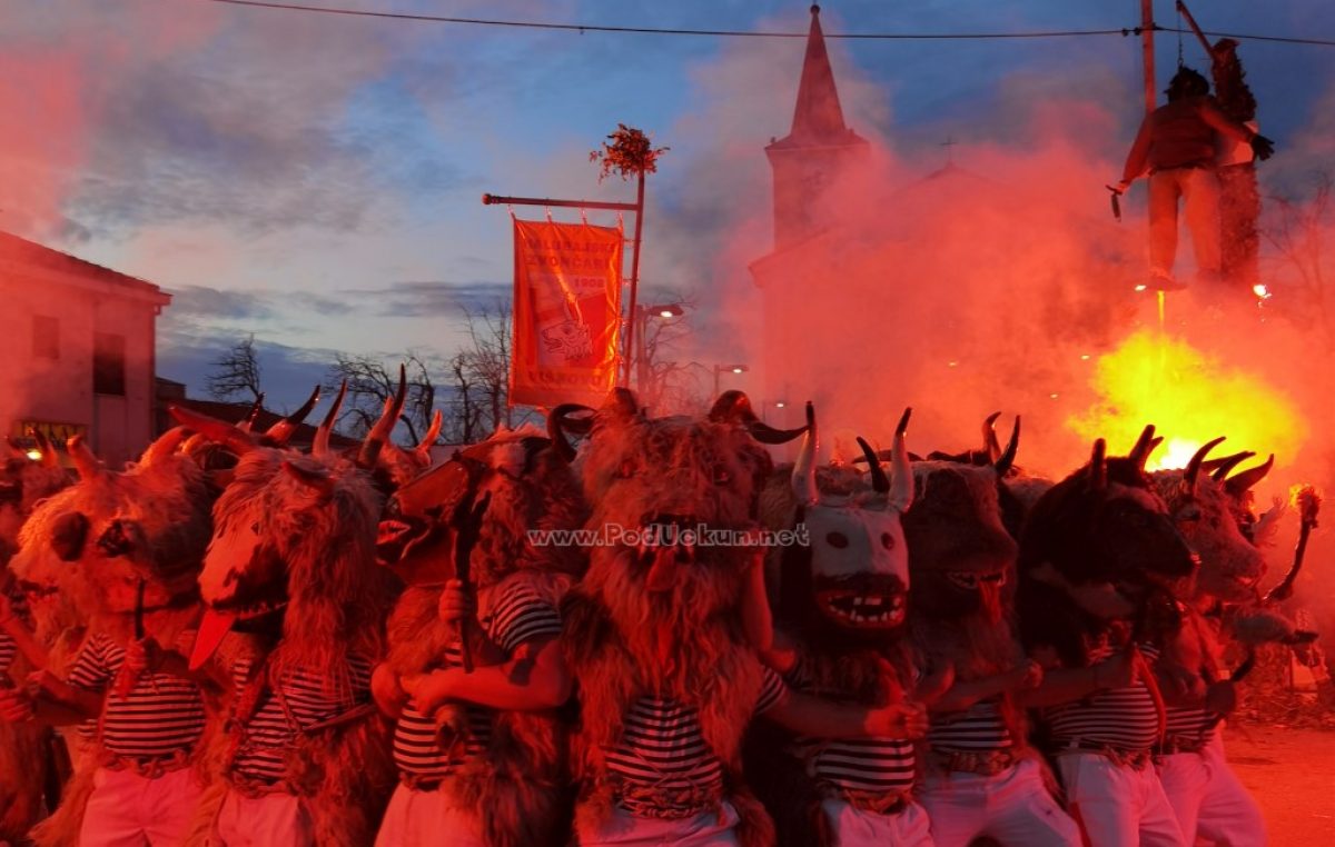 [VIDEO/FOTO] Pust ‘D. Božo’ partil je va dim, Mića Maja obećala je storit najboji ljetni karneval na Kvarneru