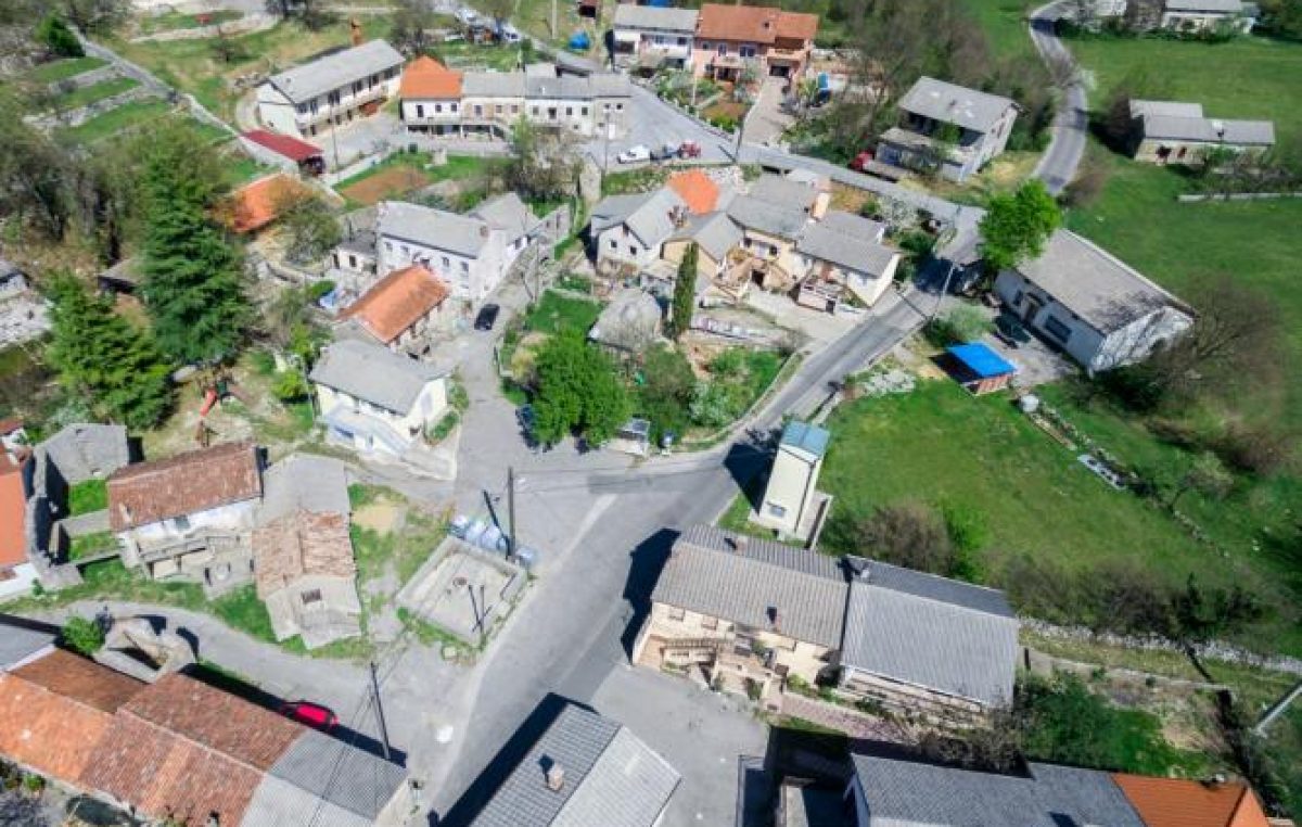 Radovi u Podkilavcu: Mještani uskoro s novouređenim trgom i dječjim igralištem