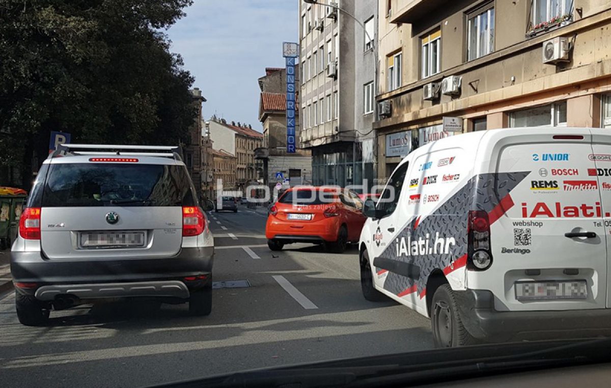 Prometna nesreća u Strossmayerovoj ulici usporava promet prema centru grada