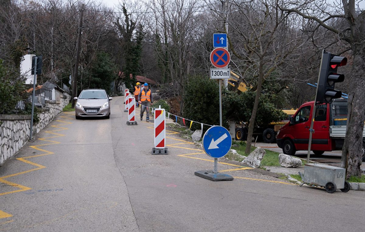 FOTO Krenuli radovi na proširenju ceste prema uvali Žurkovo