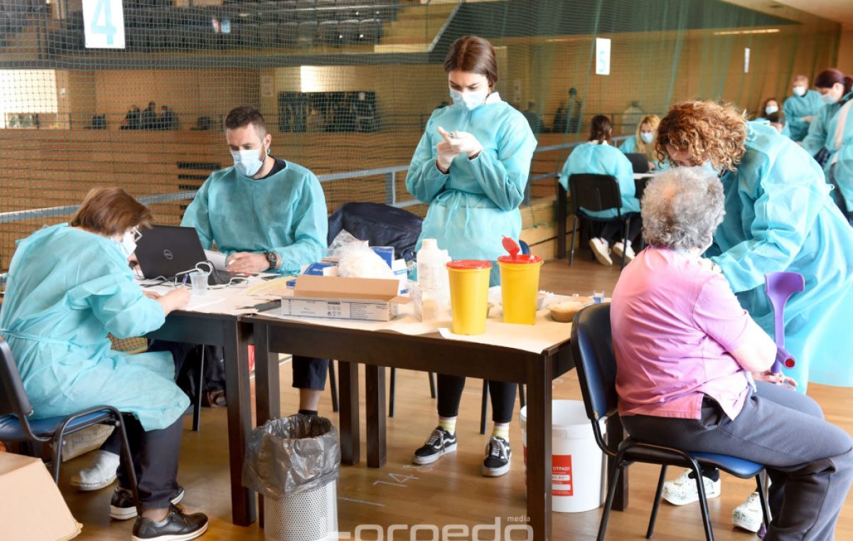 [FOTO] Nastavlja se cijepljenje u Centru Zamet