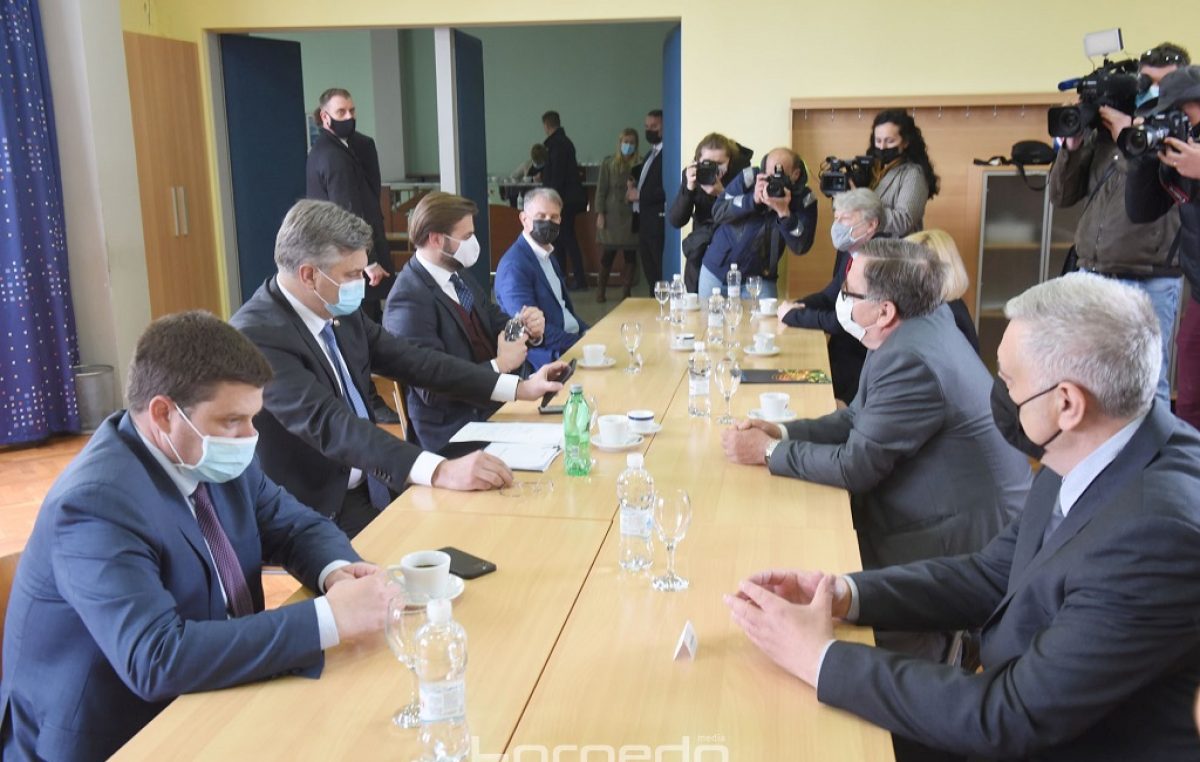 SDP Rijeka: Premijer Plenković je pod krinkom Vladinog posjeta bio na stranačkom izletu