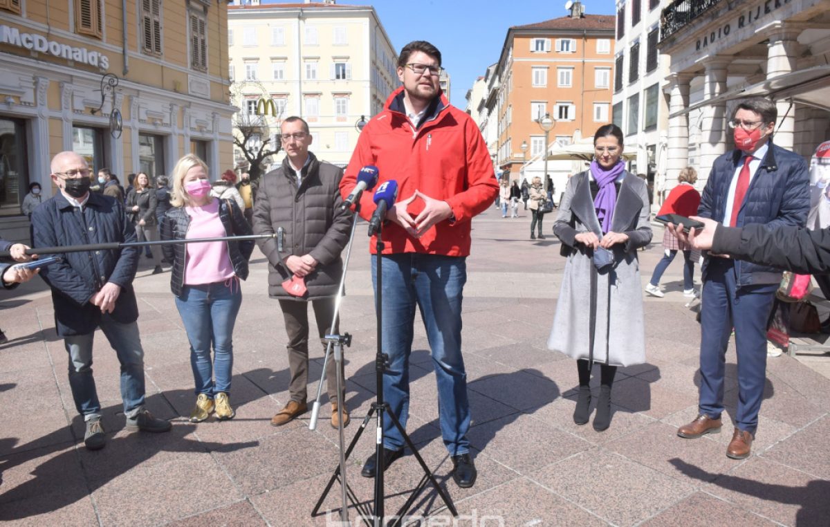 [VIDEO] SDP prikupljao potpise za Rijeku i PGŽ, Grbin dao podršku