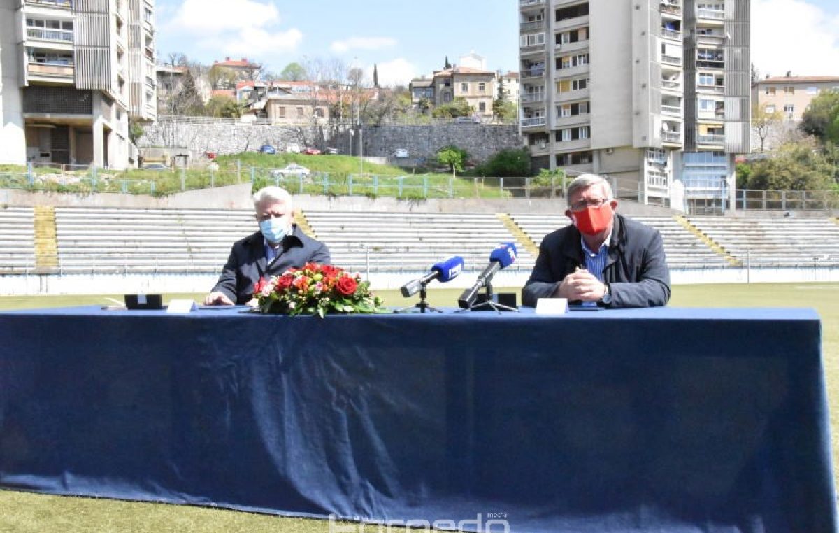 [U OKU KAMERE] Grad Rijeka i PGŽ pismom namjere najavili obnovu travnjaka na stadionu Robert Komen