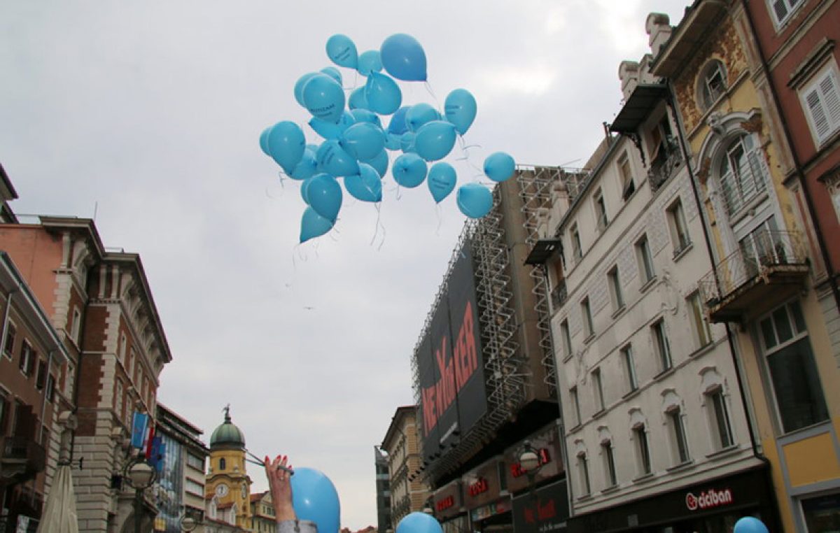 Puštanjem balona i osvjetljavanjem gradskih znamenitosti u plavu boju, sutra će se u Rijeci obilježiti Svjetski dan svjesnosti o autizmu