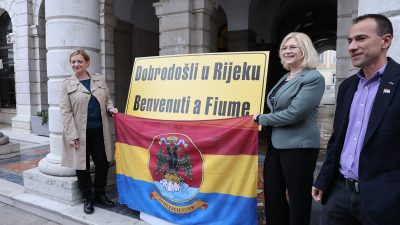 Blečić Jelenović, Švorinić i Marchig otkrili tablu “Dobrodošli u Rijeku/Benvenuti a Fiume”