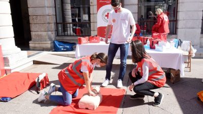 [U OKU KAMERE] Mladi članovi i članice Crvenog križa prezentirali laičku prvu pomoć