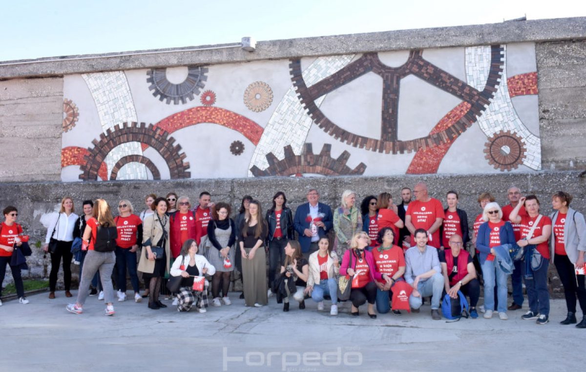 [FOTO] Na Riječkom lukobranu održano predstavljanje mozaika posvećenog volonterima EPK