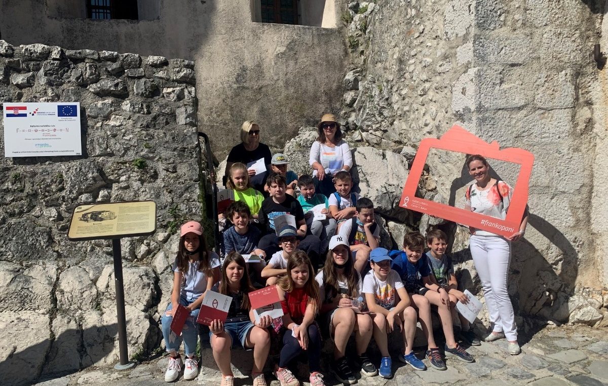 Učenici OŠ Podmurvice Rijeka obišli dvije frankopanske lokacije – Kaštel u Bakru i Dvorac Nova Kraljevica