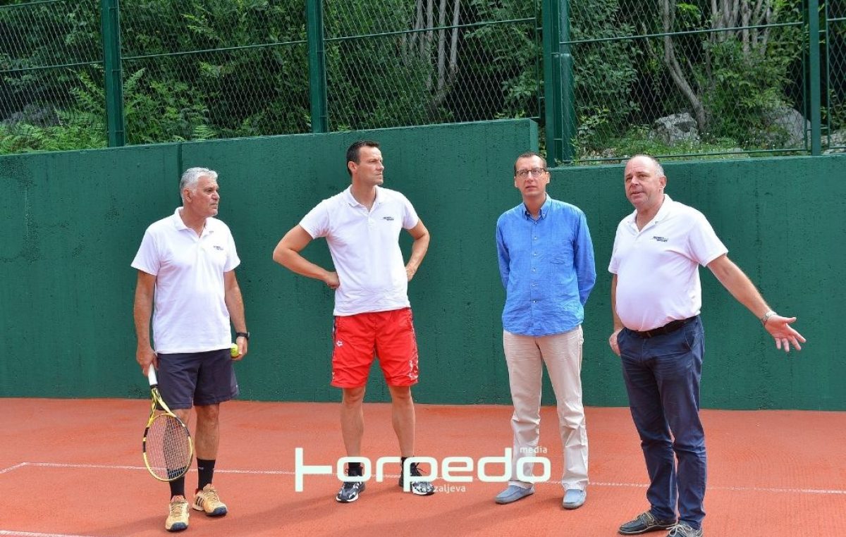 Obnovljen teniski teren u sklopu Sportsko-rekreacijskog centra Mlaka