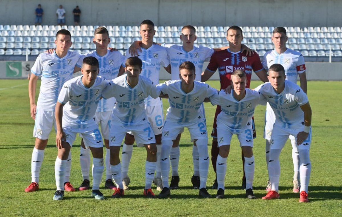 Juniori HNK Rijeka i brojne javne osobe daju podršku nogometašima, ali i navijačima HNK Rijeka