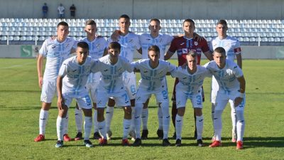 Juniori HNK Rijeka i brojne javne osobe daju podršku nogometašima, ali i navijačima HNK Rijeka
