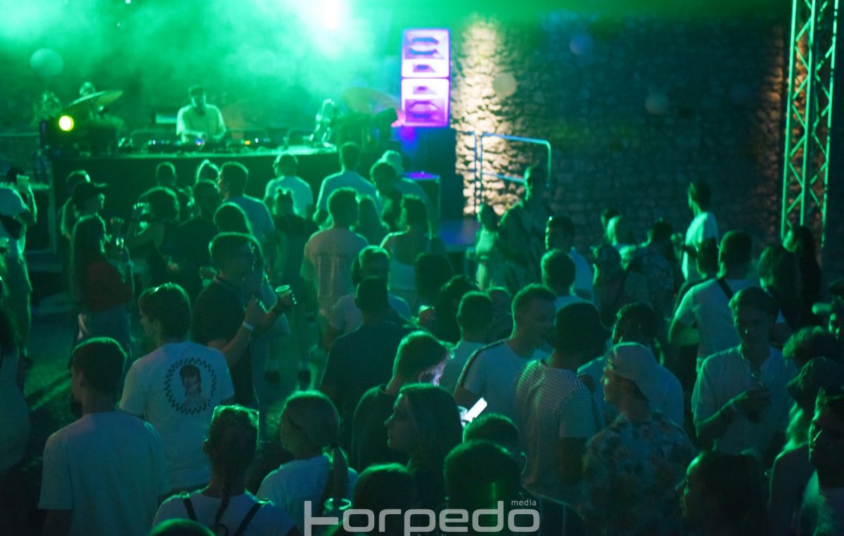 [FOTO] On The Terrace Open Air: Na Trsatskoj gradini održan party elektronske glazbe