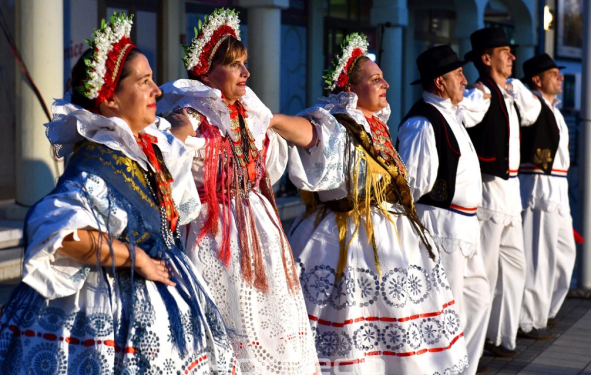 [FOTO/VIDEO] U Jelenju održana folklorna večer ‘Zatancajmo po domaći’
