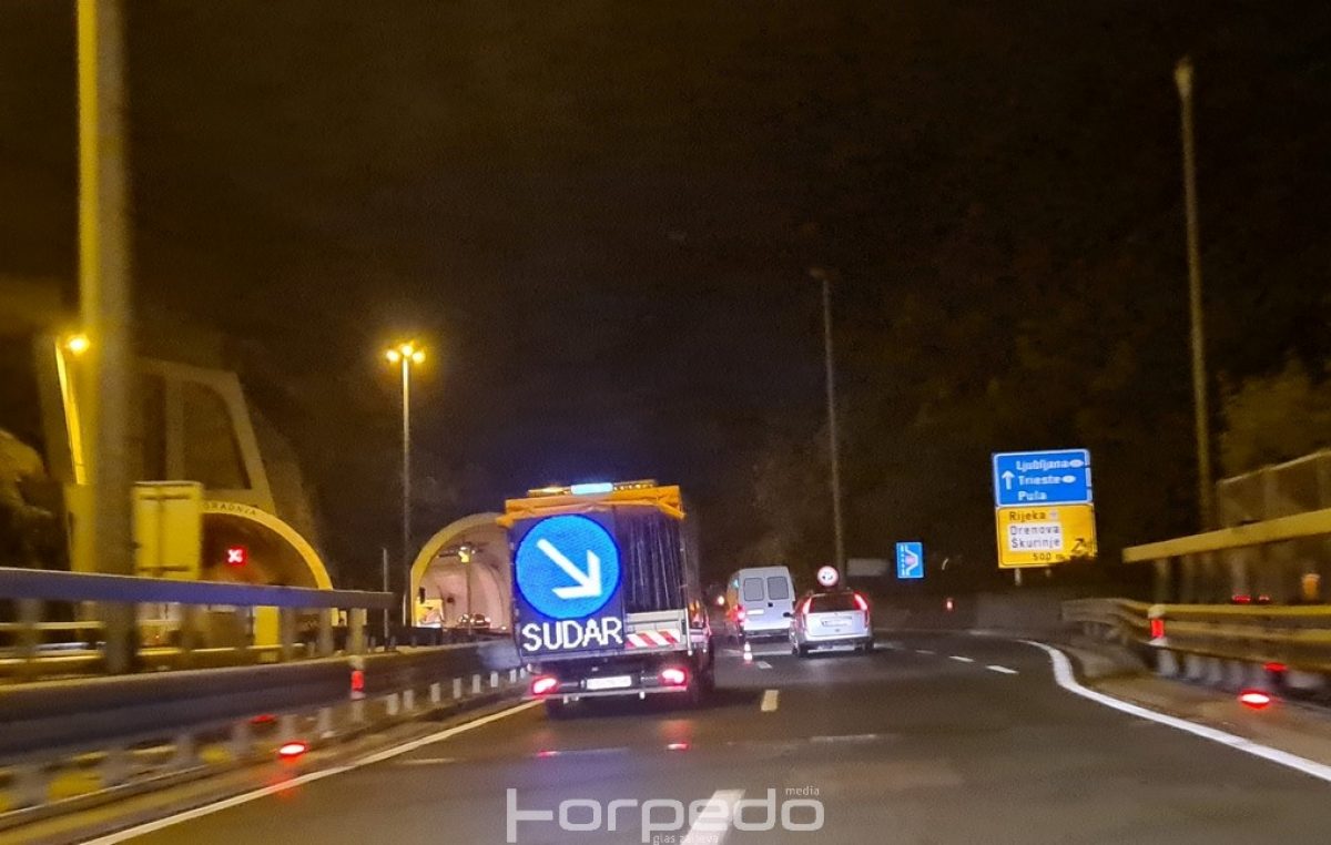 [VIDEO] Vozi se usporeno – Prometna nesreća na autocesti A7 u tunelu Škurinje I