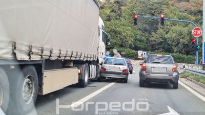 [FOTO] Lakša prometna nesreća na Škurinjama uzrokovala ogromne kolone