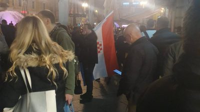 U Rijeci nastavljeni prosvjedi, Marko Mataja-Mafrici prijavio ‘ustaški barjak’ policiji
