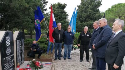 Otkriven spomenik poginulim pripadnicima 111. brigade Hrvatske vojske „Zmajevi”