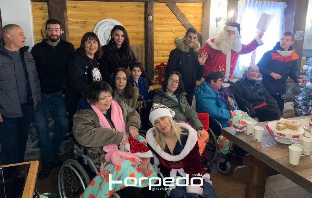 [FOTO] Centar za rehabilitaciju Rijeka posjetio je kuću Djeda Božićnjaka Velika Lešnica