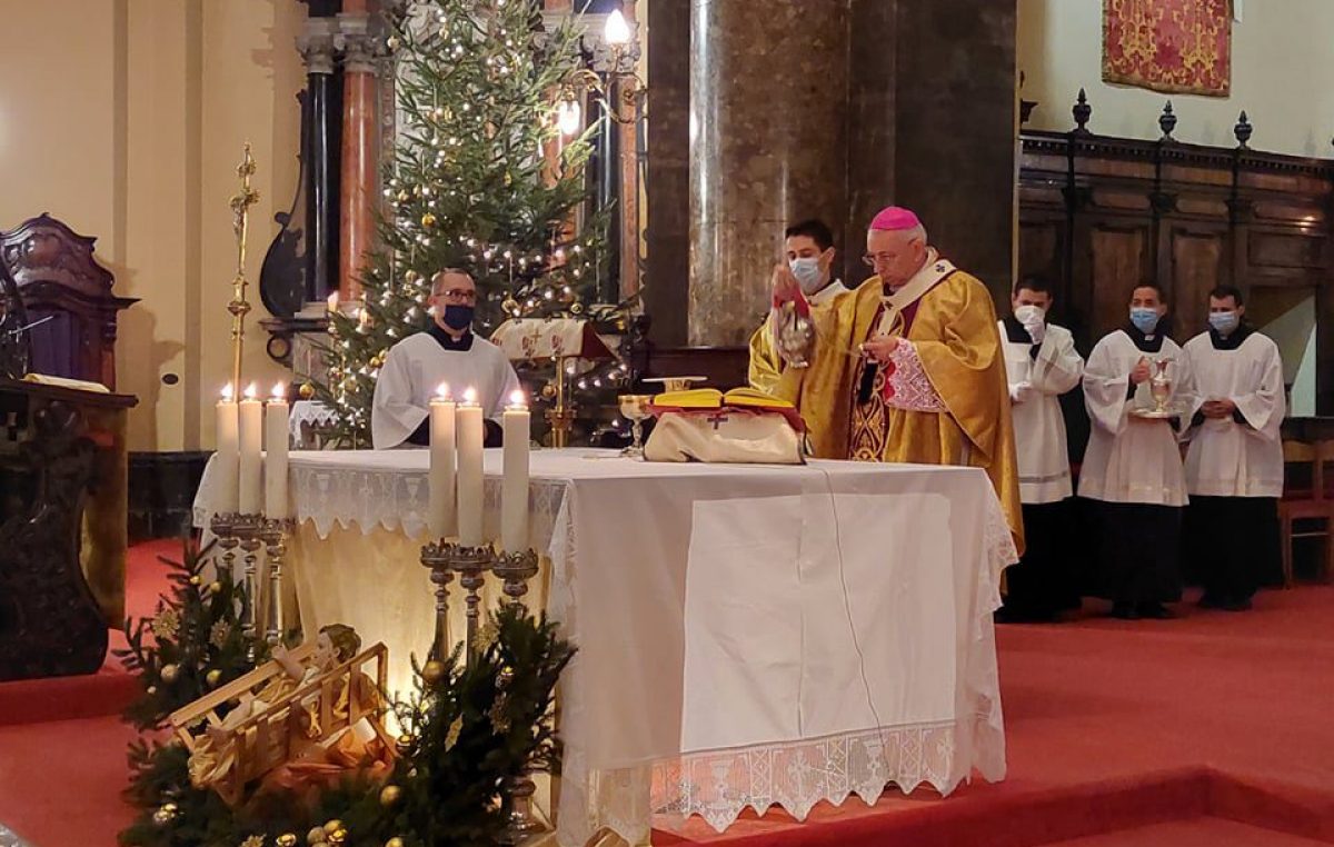 [FOTO/VIDEO] U katedrali Sv. Vida nadbiskup Devčić predvodio svečanu božićnu misu