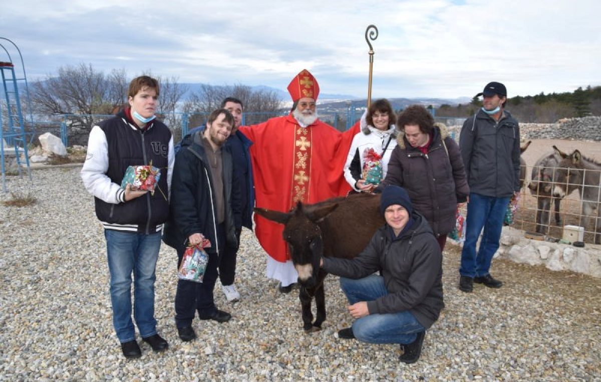VIDEO Na farmi magaraca u Šmriki goste dočekao Sveti Nikola