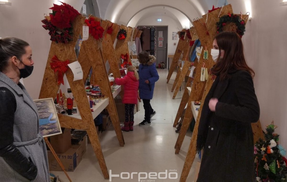 [VIDEO] Premijerna Moostra: Petnaestak umjetnika iz Rijeke i okolice izložilo je svoje radove